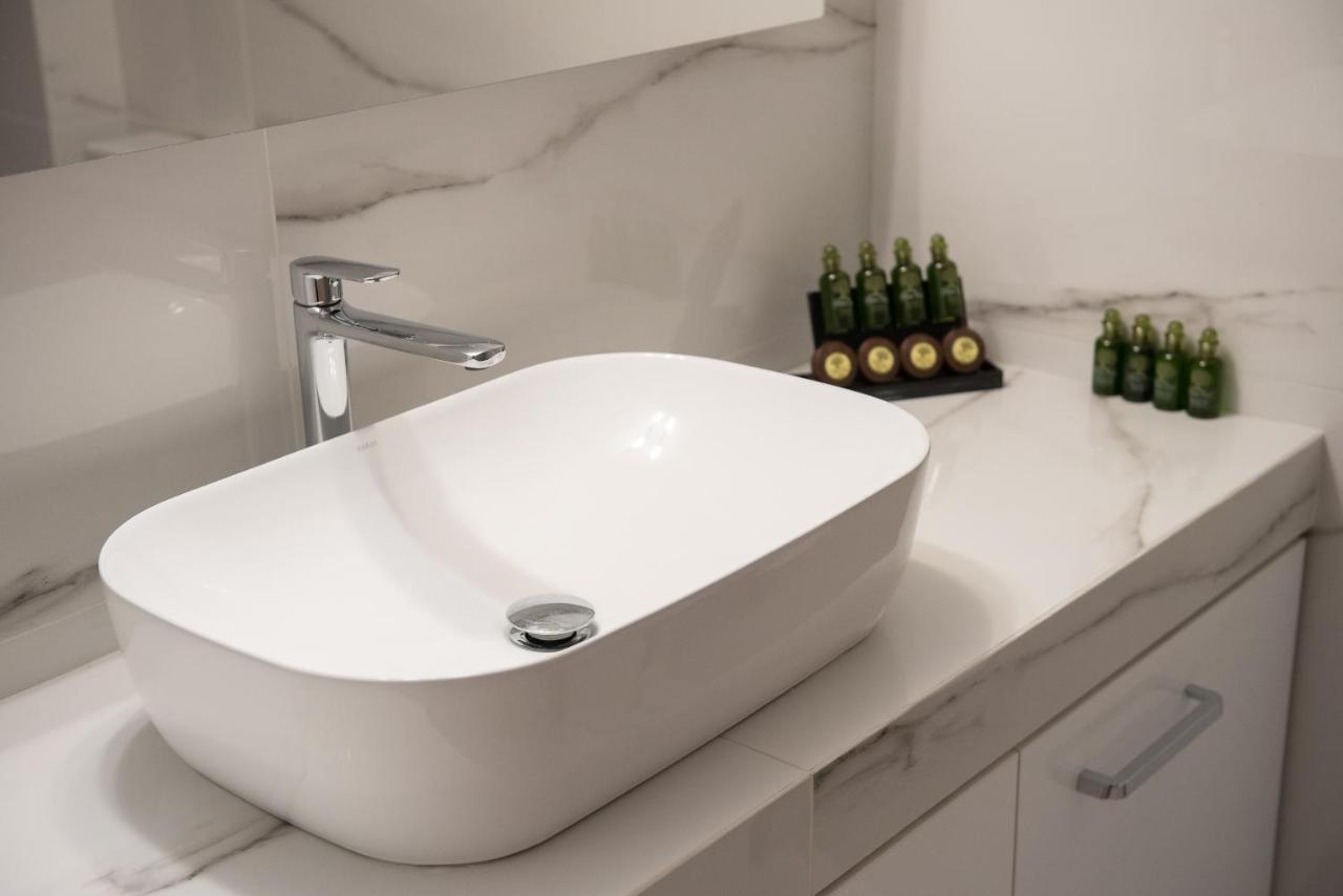 Newly Renovated Flat 500M From Subway Station Apartment Atena Exterior foto