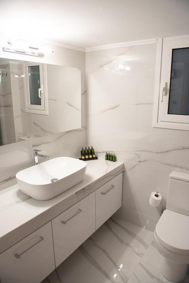 Newly Renovated Flat 500M From Subway Station Apartment Atena Exterior foto