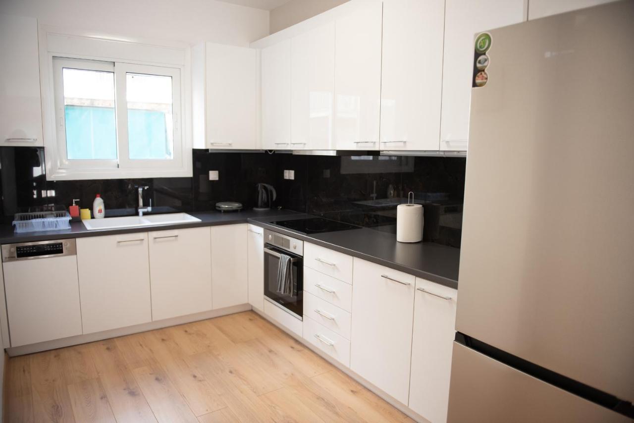 Newly Renovated Flat 500M From Subway Station Apartment Atena Exterior foto