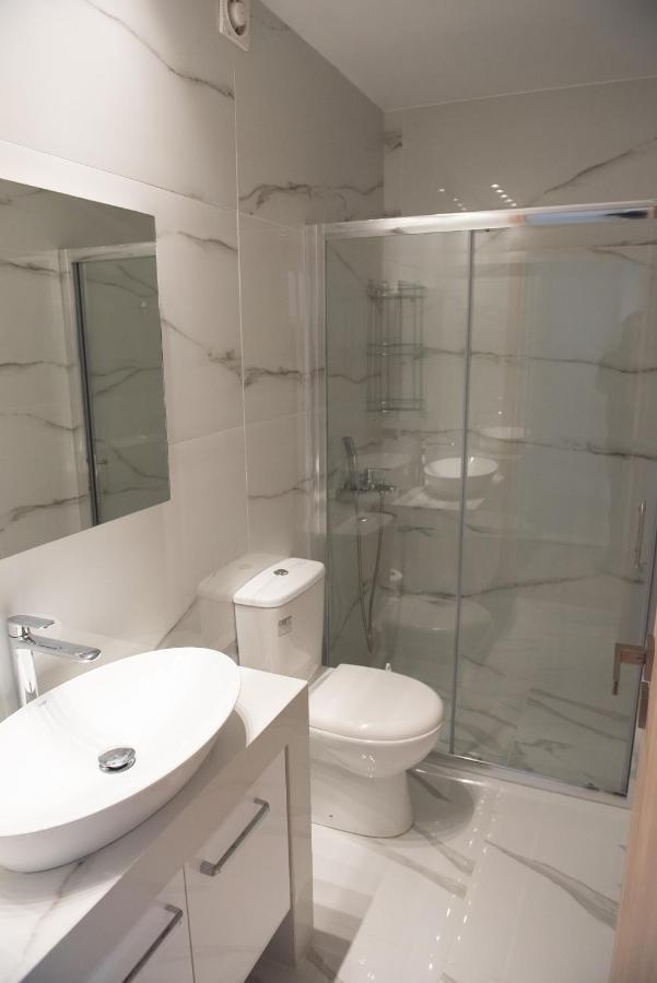 Newly Renovated Flat 500M From Subway Station Apartment Atena Exterior foto