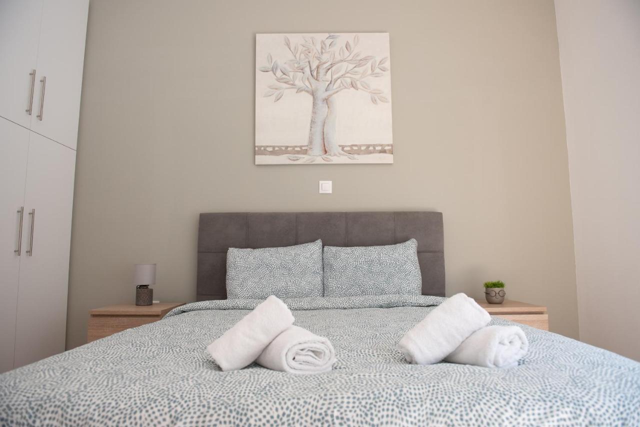 Newly Renovated Flat 500M From Subway Station Apartment Atena Exterior foto