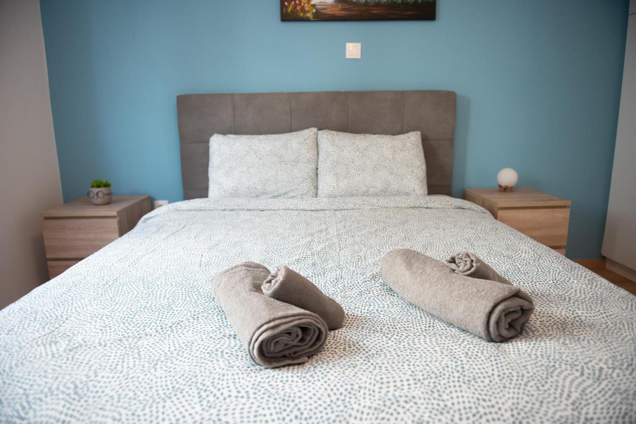 Newly Renovated Flat 500M From Subway Station Apartment Atena Exterior foto