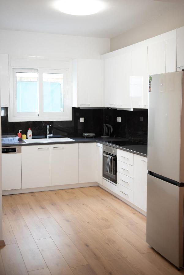 Newly Renovated Flat 500M From Subway Station Apartment Atena Exterior foto