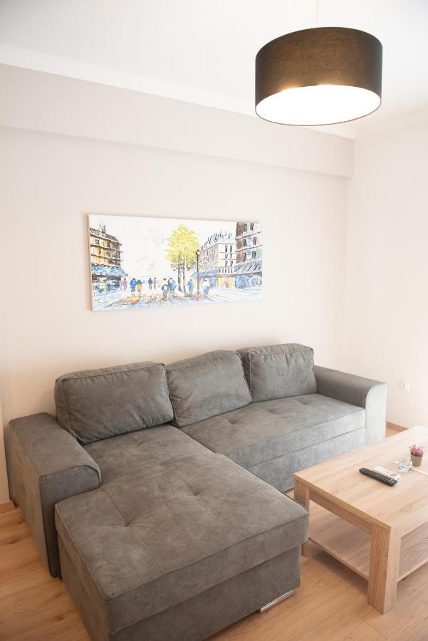 Newly Renovated Flat 500M From Subway Station Apartment Atena Exterior foto
